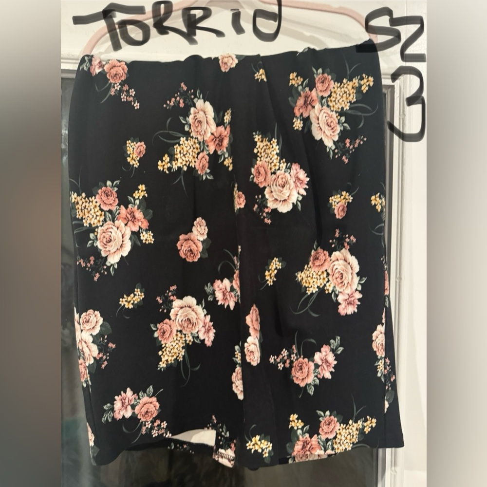 Torrid Pencil Skirt! Size 3